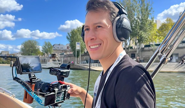 Florian Marhic cameraman tournage vidéo sur la Seine Paris — Mazette Studio