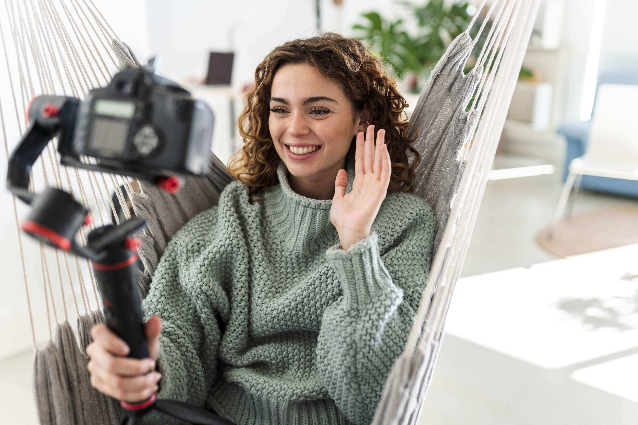 Détendez vous face à votre caméra pour réaliser une vidéo qui engage votre cible et développe votre communication audiovisuelle 