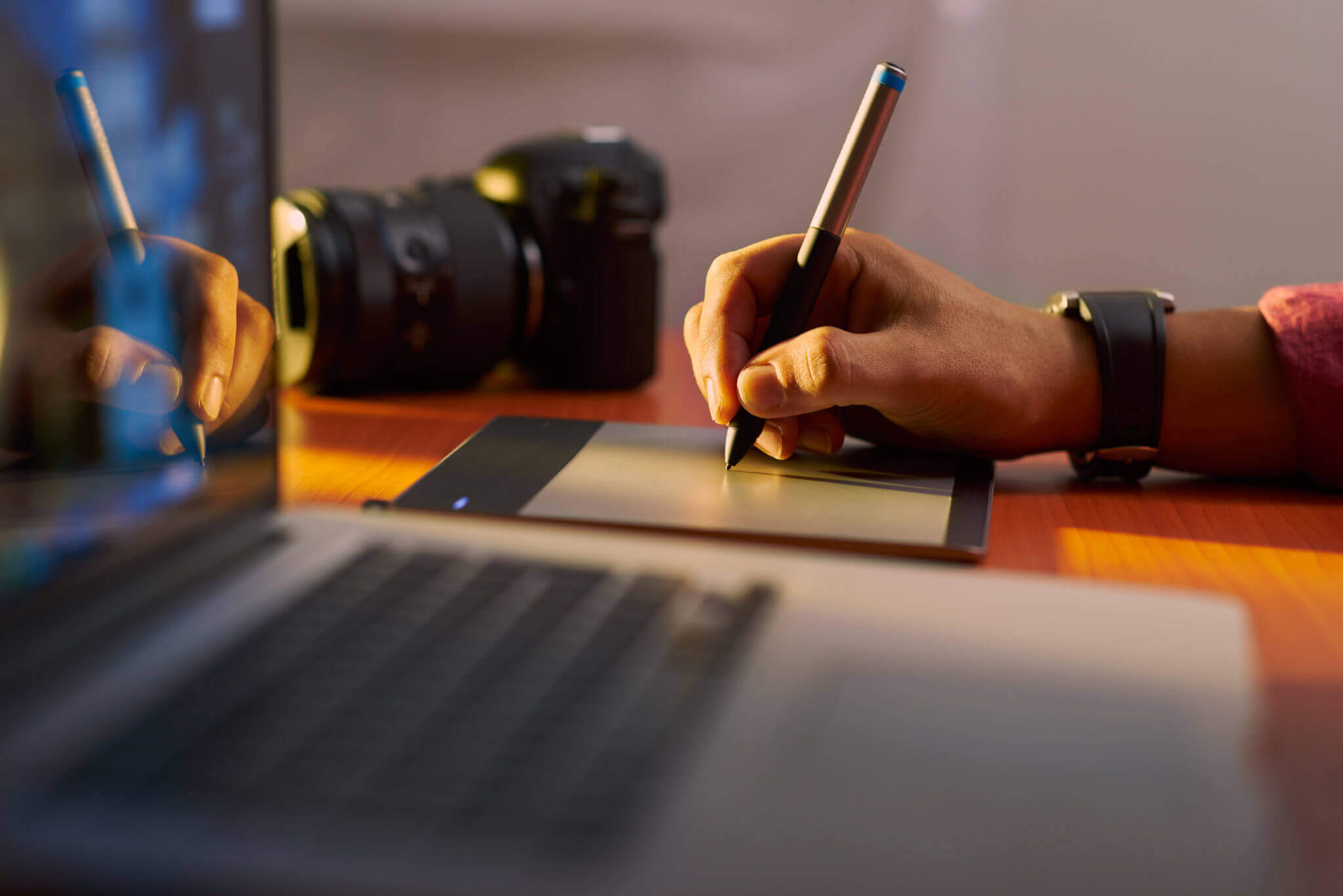 Le montage d'un projet vidéo : agence vs freelance à Paris Pour votre projet vidéo vous devez bien choisir de travailler par exemple avec un freelance en motion design ou une studio de video production et d'animation