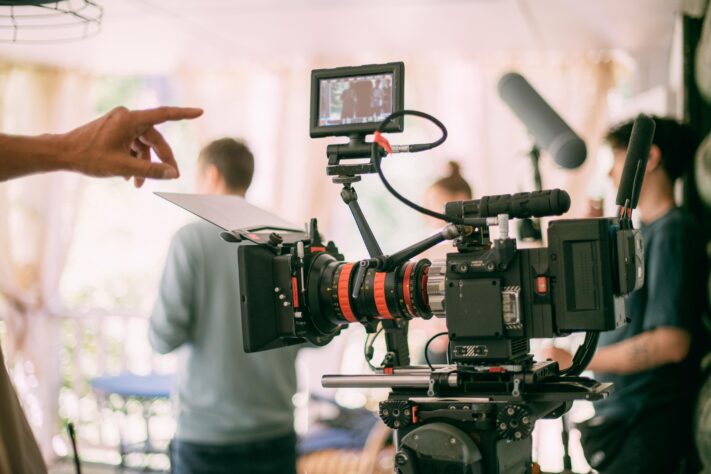 Caméra pendant un tournage vidéo professionnel